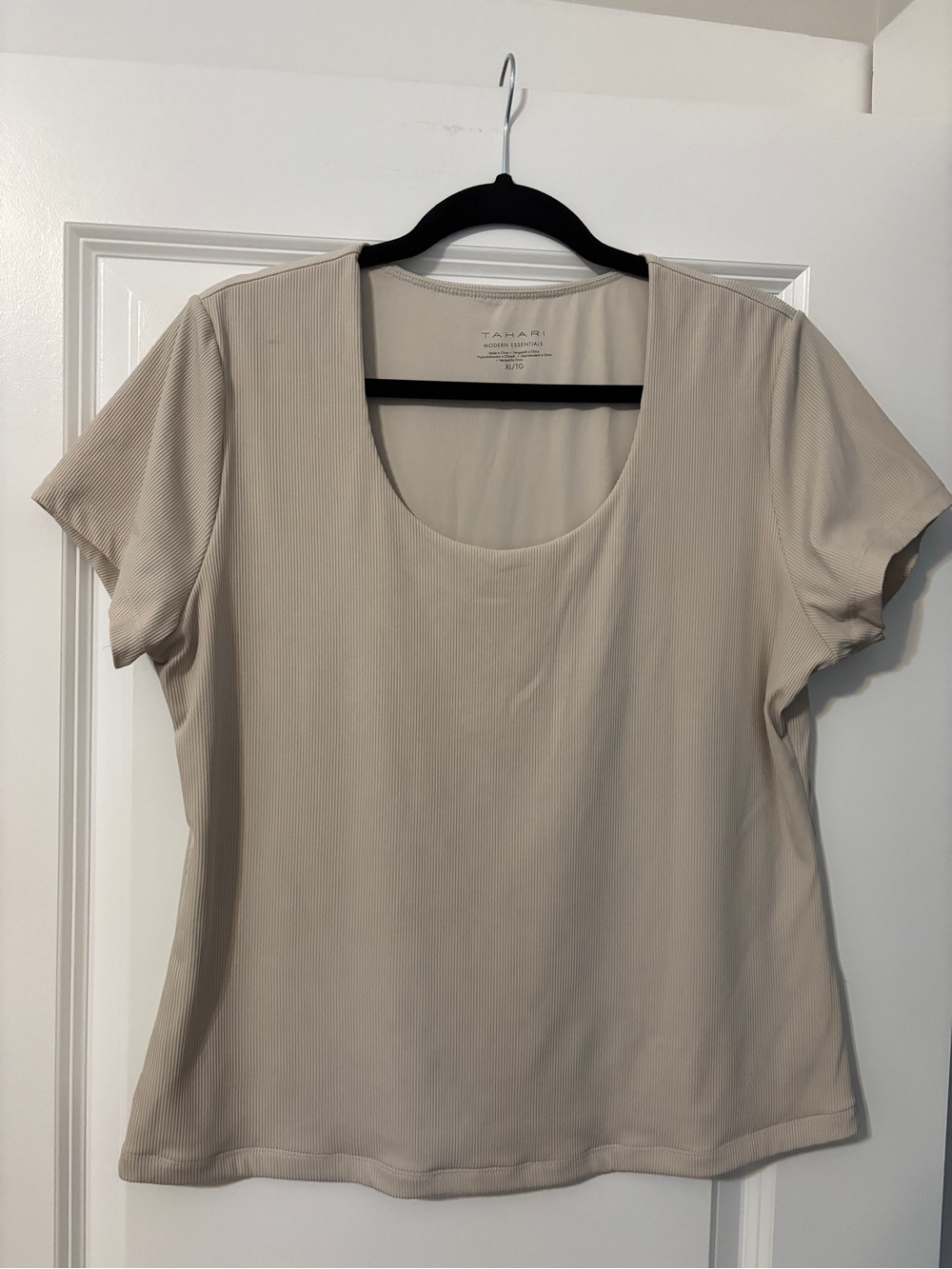 Tahari Short Sleeve Scoop Neck Fitted Top - Beige XL